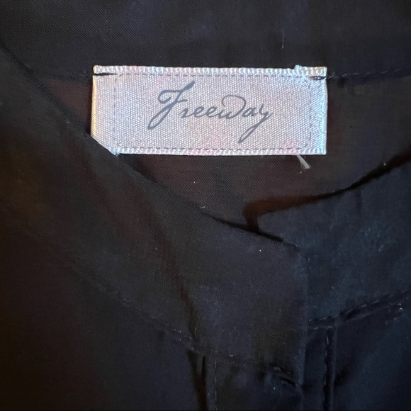 Freeway Small sleeveless color lock top - Picture 3 of 3